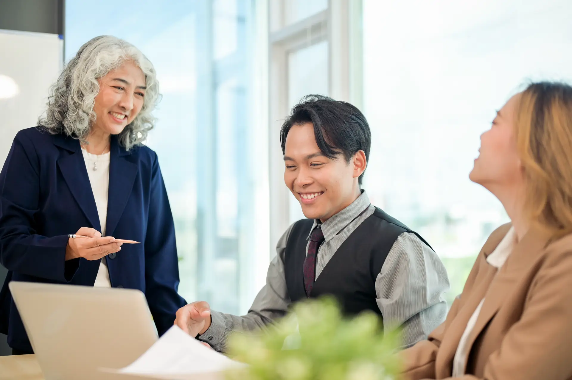 オフィスで協力するWTL Governanceチーム